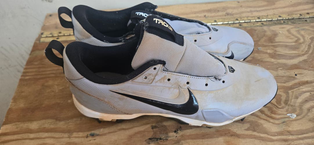 Gray Men's Size M 11.5 (W 12.5) Adult Nike Low Top Molded Cleats (Used)