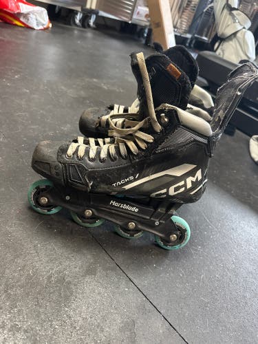 2022 CCM Tacks Vector Premier (SMU) Hockey Skates Regular Width 9.5 (Used)