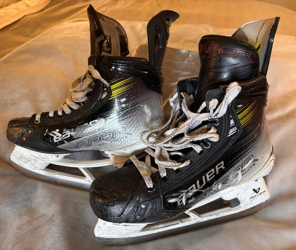 2023 Bauer Vapor Hyperlite 2 Hockey Skates Regular Width 8 (Used)