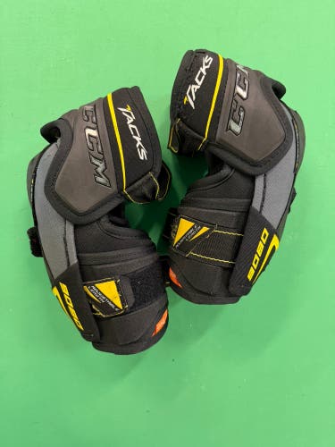 Senior Medium CCM Tacks 9080 Elbow Pads (Used)