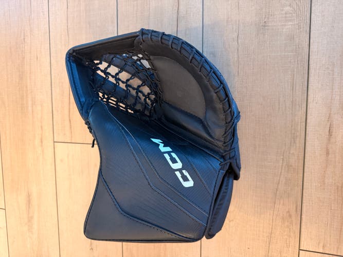 CCM Extreme Flex 6.5 Regular - Very Good Condition (Used)