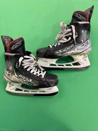 Senior Bauer Vapor Hyperlite Hockey Skates 7 (Used)