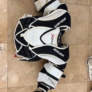 Small Bauer Vapor X900 Goalie Chest Protector (Used)
