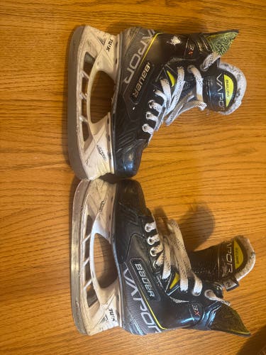 Bauer Vapor 3X Hockey Skates Regular Width Size 2 (Used)