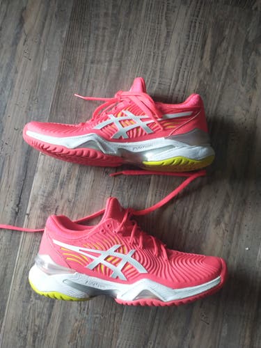 Women's Size M 6.0 (W 7.0) Asics Tennis Shoes (Used)