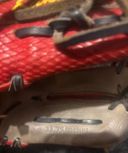 RH Infield Baseball Glove 11.75" (Used)