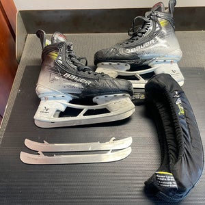 2023 Bauer Vapor Hyperlite 2 Hockey Skates Regular Width Size 5.5 (Used)