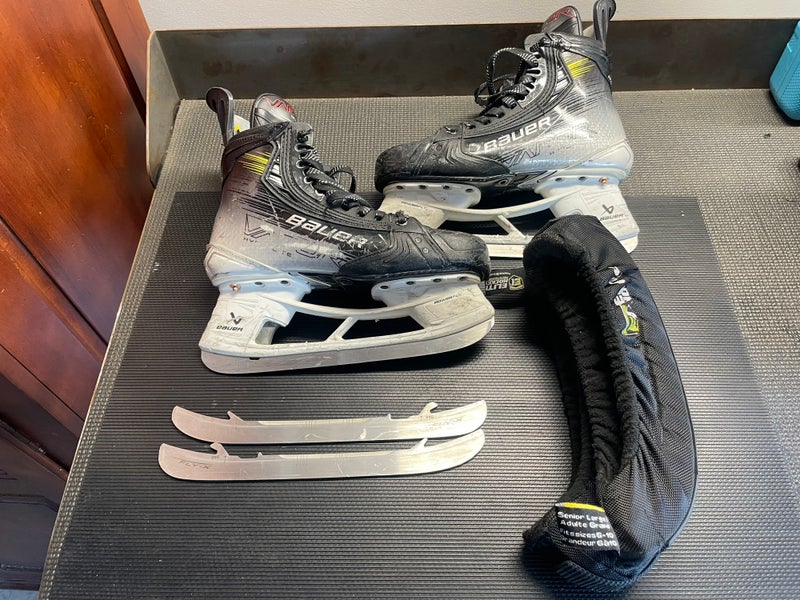 2023 Bauer Vapor Hyperlite 2 Hockey Skates Regular Width Size 5.5 (Used)
