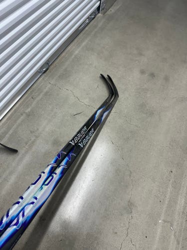 Senior Bauer Vapor Flylite Right Handed Hockey Stick P28 77 Flex (New)