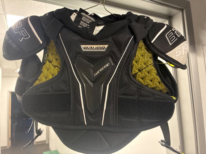 Small Junior Bauer Supreme S190 Shoulder Pads (New)