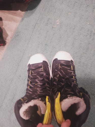 2016 CCM Tacks 6092 Hockey Goalie Skates Regular Width Size 4 (Used)