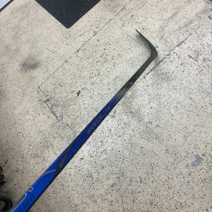 Senior Bauer Vapor Hyperlite 2 Right Handed Hockey Stick 82 Flex Pro Stock (Used)