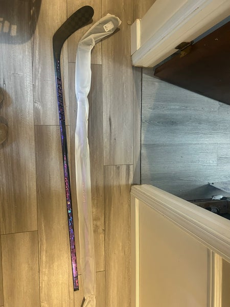 Intermediate Bauer Twitch Right Handed Hockey Stick P28 55 Flex (New)