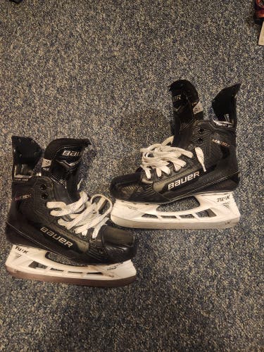 Black/Gray Bauer Supreme Matrix Hockey Skates Regular Width 7.5 (Used)