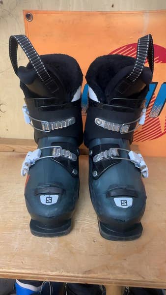 downhill ski boots kids salomon Sense 70 2027 27.5 Black and easy to use even for the youngest skiers just starting out Salomon Team T3 Ski Boots