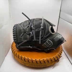 Wilson LH Pitcher's A2K B2 Baseball Glove 12" (Used)