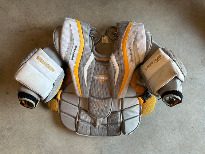Large Vaughn Ventus LT68 Goalie Chest Protector (Used)