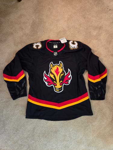 Rare! Calgary Flames Team Issued Blasty Jersey New Size 52