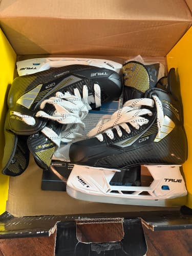 True Catalyst 9 Junior Hockey Skates Size 2.5