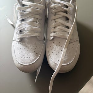 Men's Size M 9.0 (W 10.0) Nike Cleats Low Top Molded Cleats (Used)