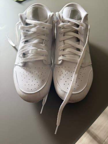Men's Size M 9.0 (W 10.0) Nike Cleats Low Top Molded Cleats (Used)