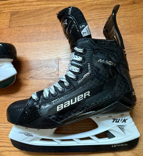 2022 Bauer Supreme Mach Hockey Skates 7 (Used)