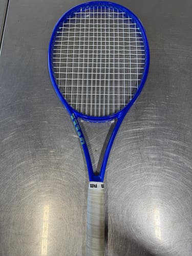 Adult Wilson Ultra Tennis Racquet (Used)