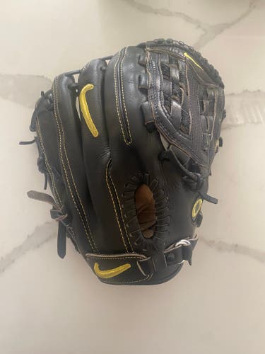 Rare Oregon Collage Issue Nike RH Pitcher's Baseball Glove 12.5"