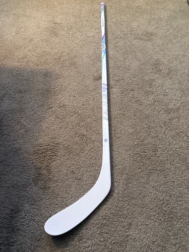 Senior Bauer Proto2 Right Hand Hockey Stick P28 77 Flex (New) White Version