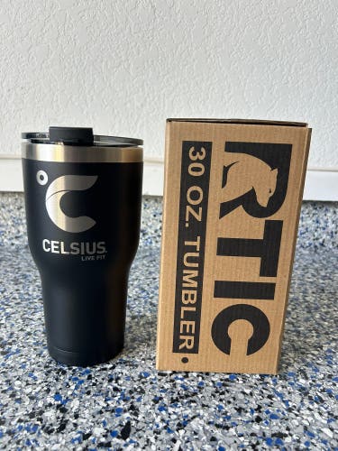 YETI RAMBLER TUMBLER WATER BOTTLE 30 OZ