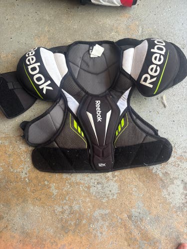 Men's Large Senior Reebok 12k Shoulder Pads (Used)