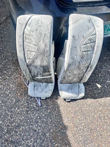 Small Bauer Vapor X900 Goalie Leg Pads (Used)