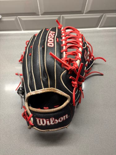 Wilson A2000 RH Outfield Baseball Glove 12.75" (Used)