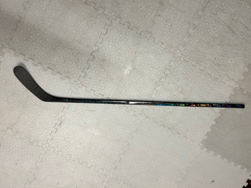 Junior Bauer Twitch RH Stick P28 40 Flex (Like New).