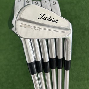 Titleist 714 MB Forged Iron Set 5-P / Dynamic Gold S200 Stiff