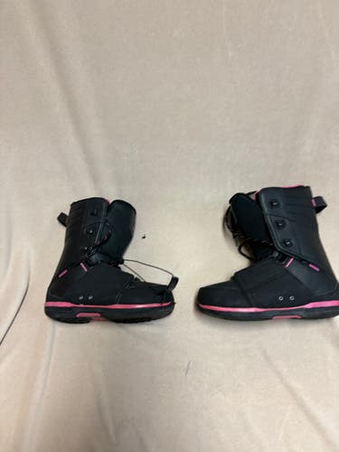 Women's Size M 9.0 (W 10.0) Morrow Snowboard Boots (Used)