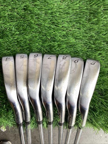 TaylorMade 320 Iron Set 4-PW With S-90 Stiff Steel Shafts