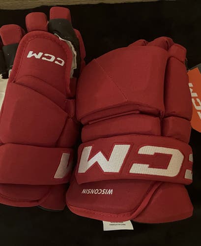CCM Gloves Wisconsin Badgers Pro Stock HGP43PP (New) + FREE practice sweater