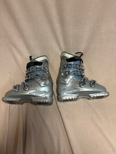 Mondo 24 & 24.5 Unisex Salomon All Mountain Irony Storm Ski Boots (Used)