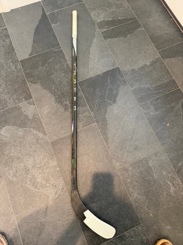 Junior Bauer Nexus Tracer Right Handed Hockey Stick P92 40 Flex (Used) silver / black