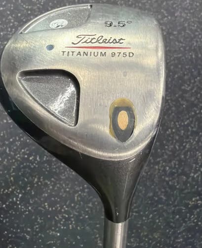 Men's Titleist 975 D Right Handed Driver Senior Flex 9.5 Loft Graphite Shaft (Used)