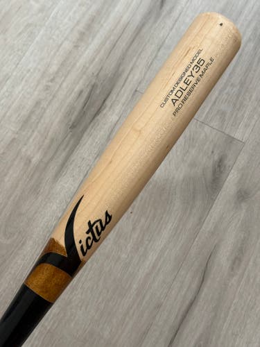 Victus Adley 35 Pro Reserve Maple Bat (-3) 28 oz 32"