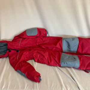 I Xtreme outfitters Red Unisex Youth size 6 Ski suit (Used)