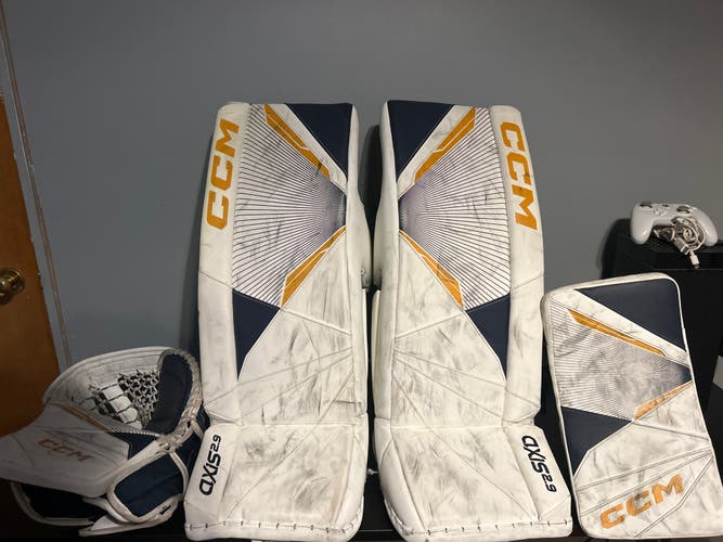 30" 2021 CCM Axis 2.9 Regular Goalie Full Set (Used)