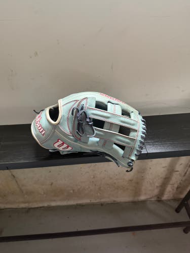 Wilson A2000 RH Outfield Baseball Glove 12.75" (Used)