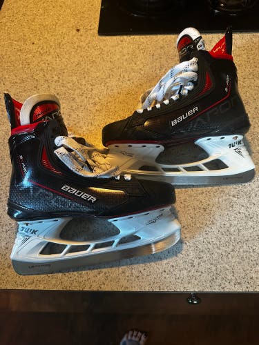 2021 Bauer Vapor 3X Pro Hockey Skates Regular Width 8 (New)