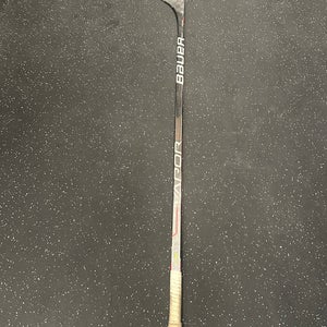 Intermediate Bauer Vapor Hyperlite Left Hand Hockey Stick P28 65 Flex (Used)
