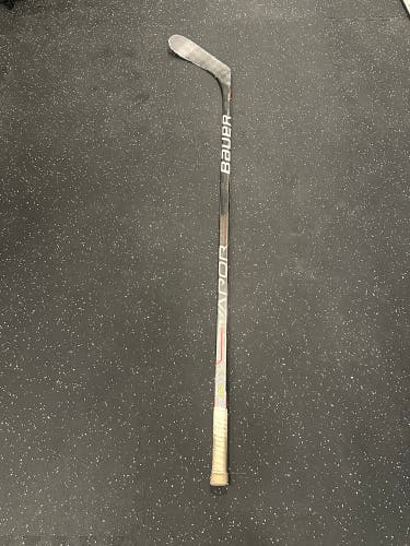 Intermediate Bauer Vapor Hyperlite Left Hand Hockey Stick P28 65 Flex (Used)