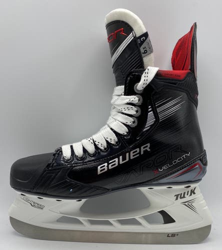 NEW Bauer Vapor Velocity Skates Size 6.5 Fit 3