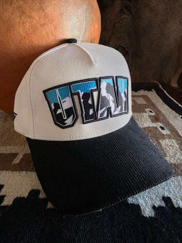 Utah Mammoth Hockey Club Woodn Grail Black/Cream Mountain Design Snapback Hat